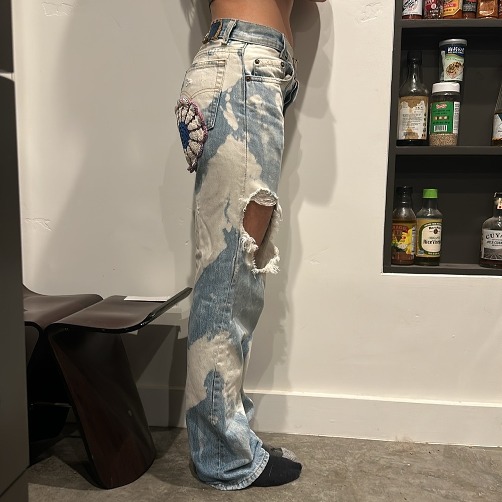 **One-of-a-Kind Vintage Levi's (W28 L32) – Hand-Embroidered & Custom Dyed** - Picture 8 of 9